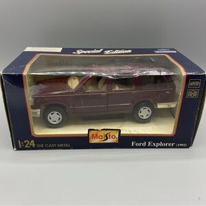 Maisto 1992 Ford Explorer Blue and Tan Special Edition 1:24 Diecast